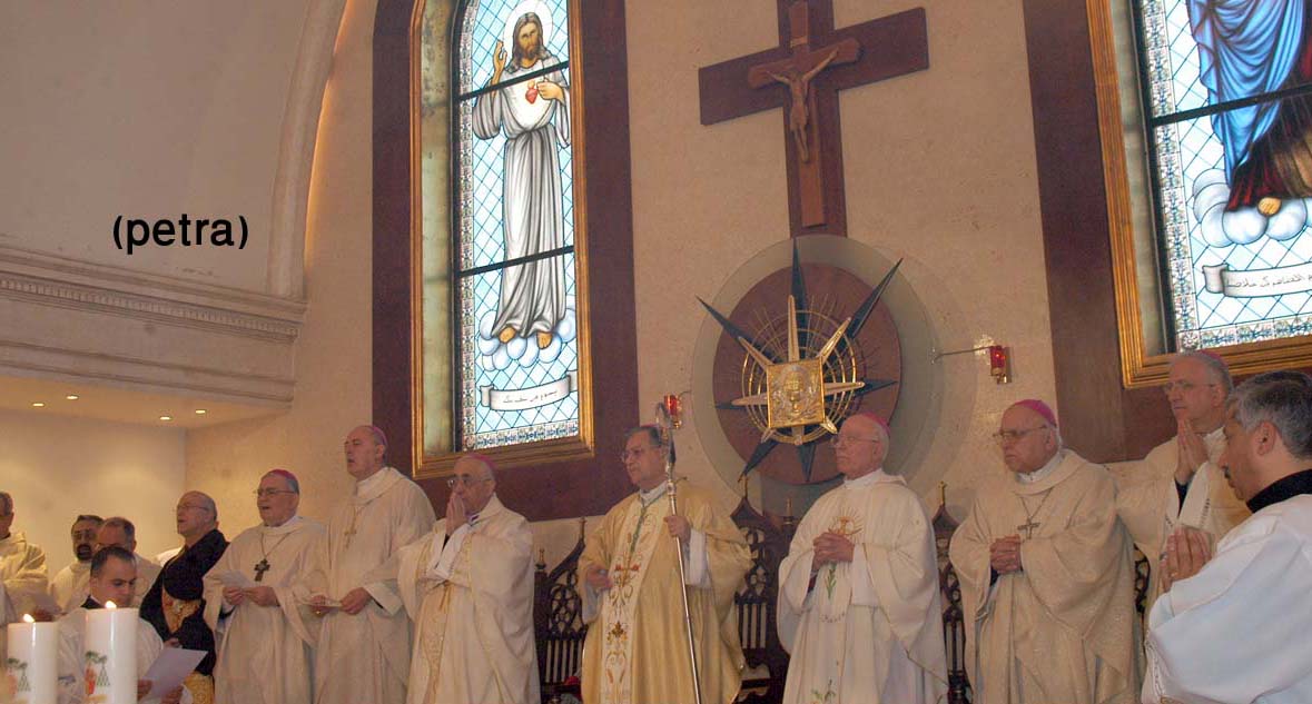 مندوب الملك يحضر حفل قداس تنصيب المطران لحام نائبا جديدا للاتين في الاردن