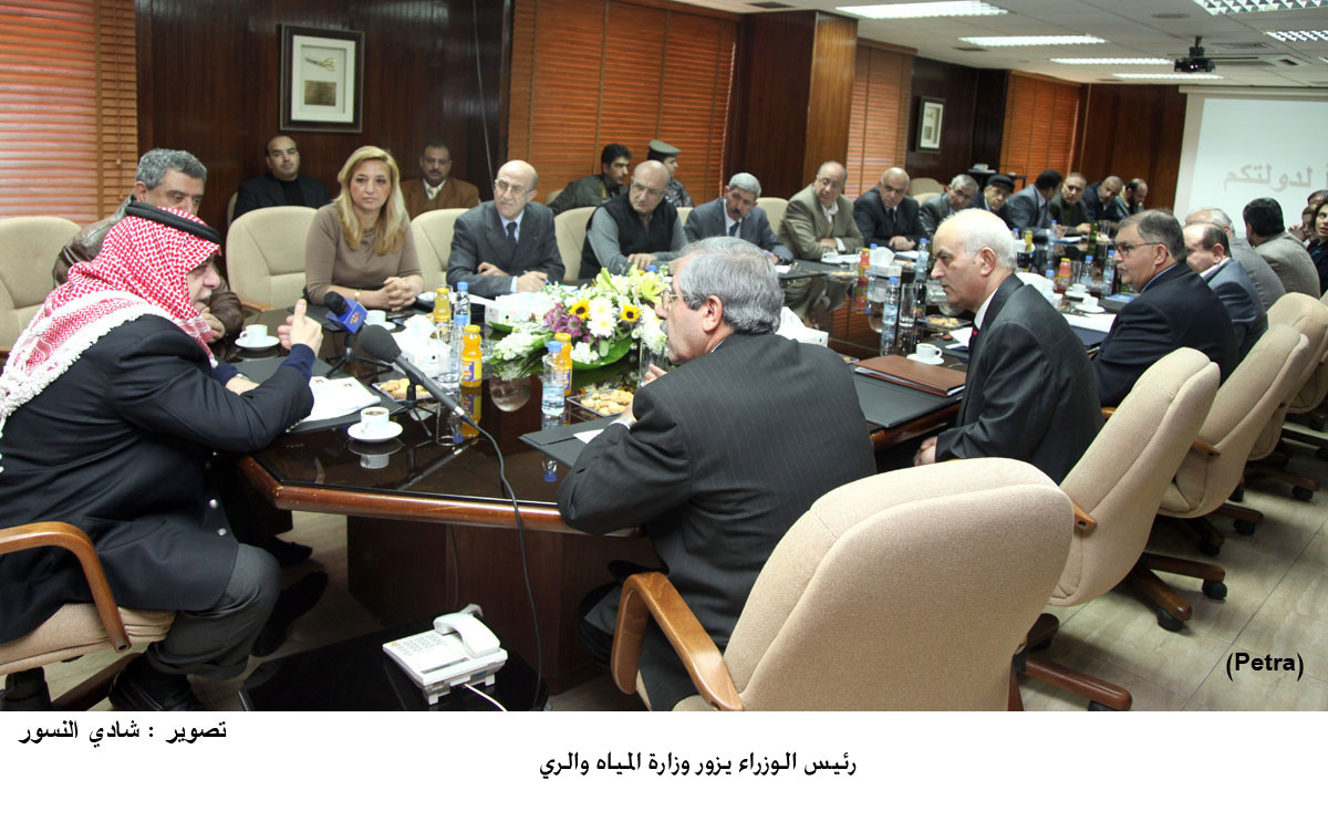 رئيس الوزراء يزور وزارة المياه والري وامانة عمان