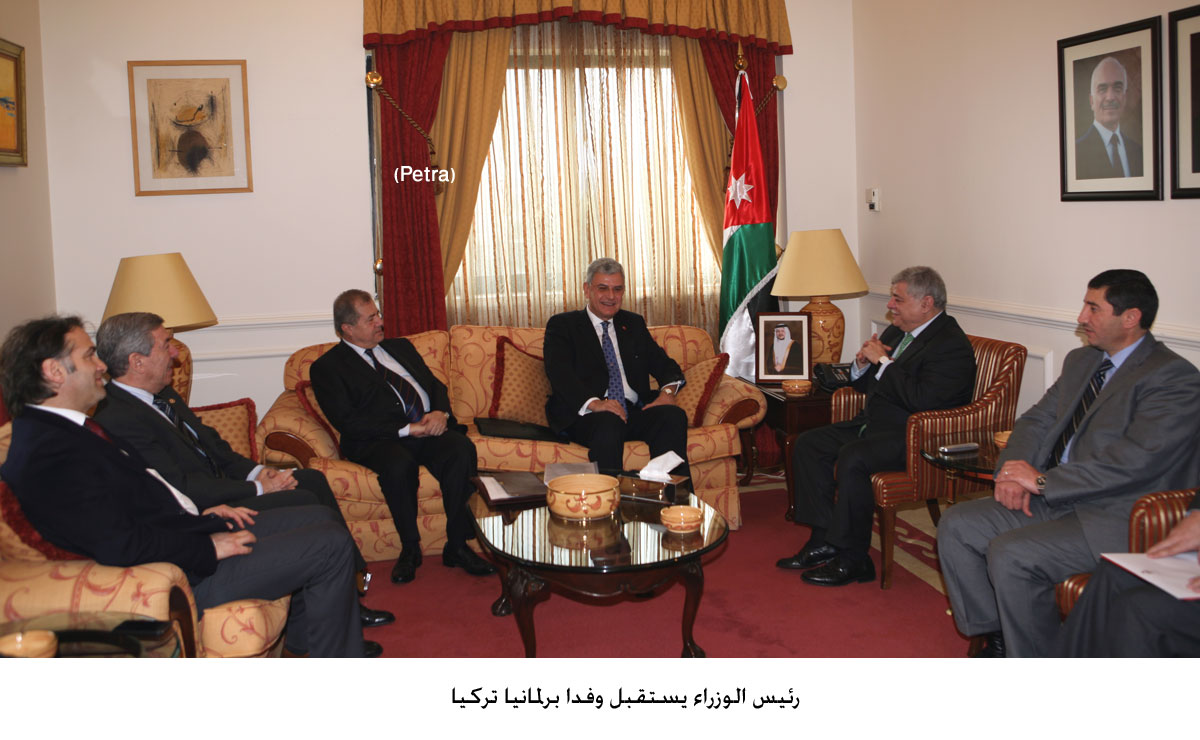 رئيس الوزراء يستقبل وفدا برلمانيا تركيا