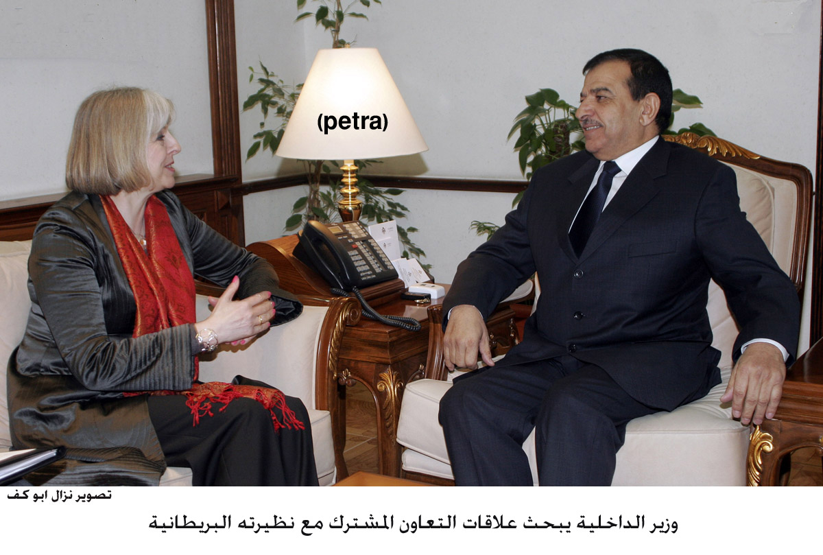 وزير الداخلية يبحث علاقات التعاون المشترك مع نظيرته البريطانية