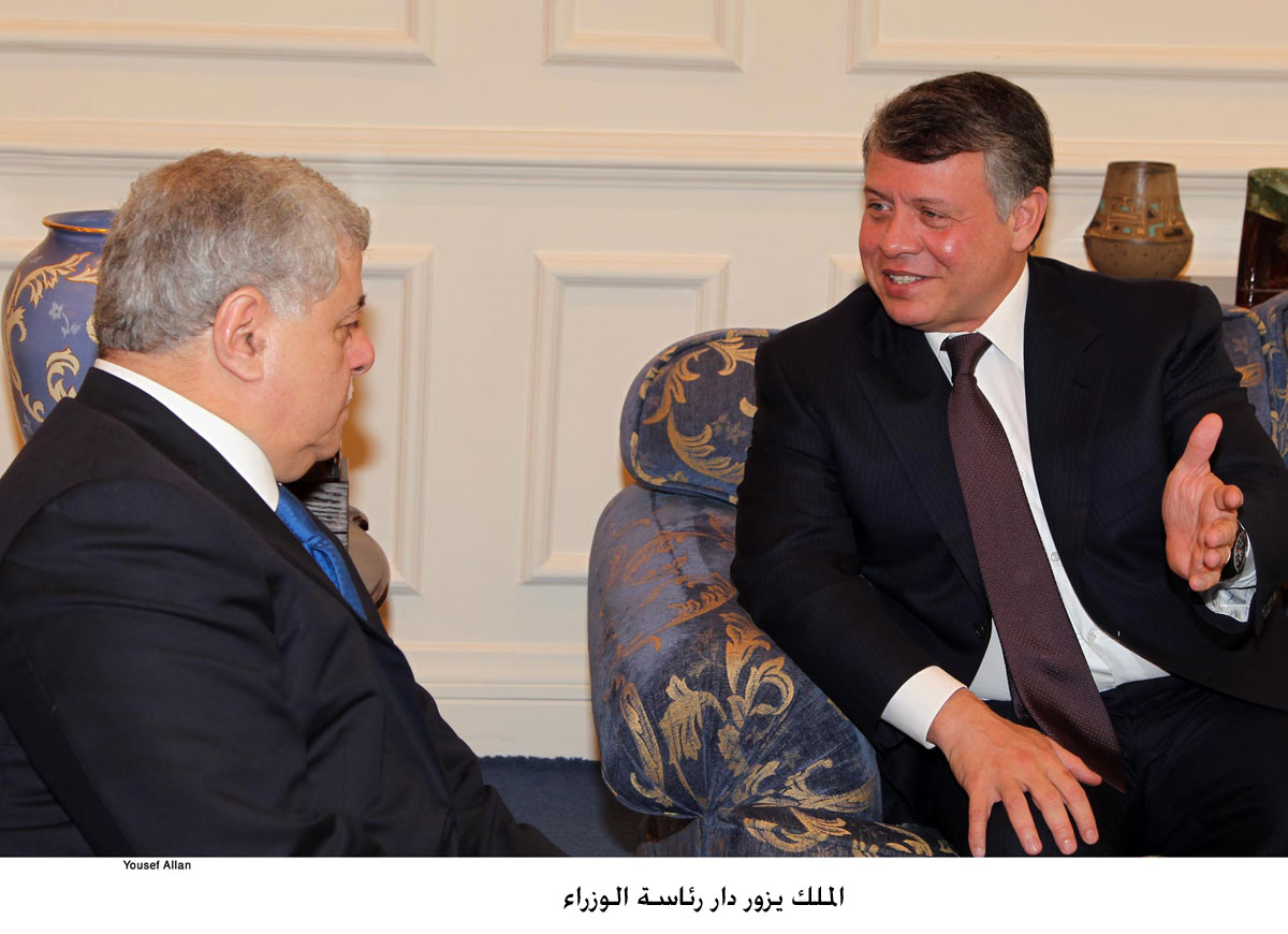 الملك يزور دار رئاسة الوزراء