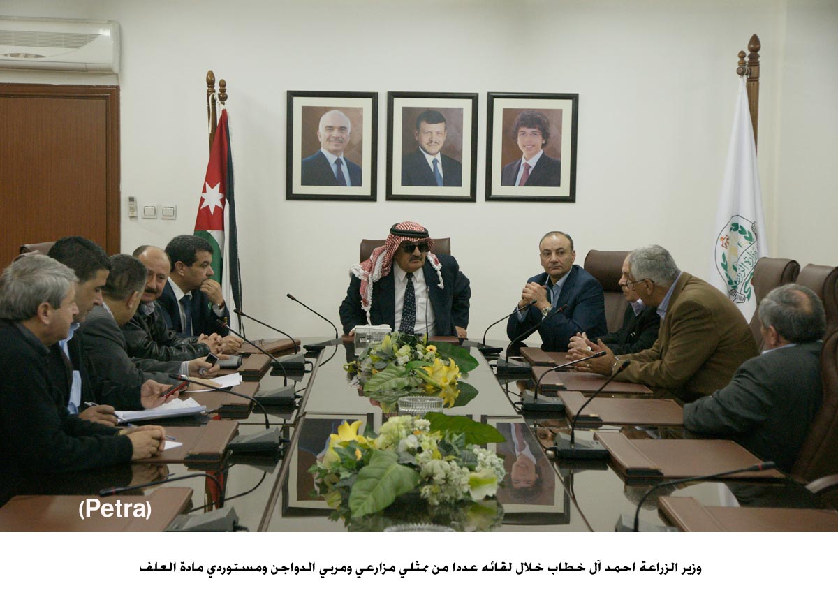 وزير الزراعة يدعو مستوردي الاعلاف الى تامين الاحتياجات المحلية