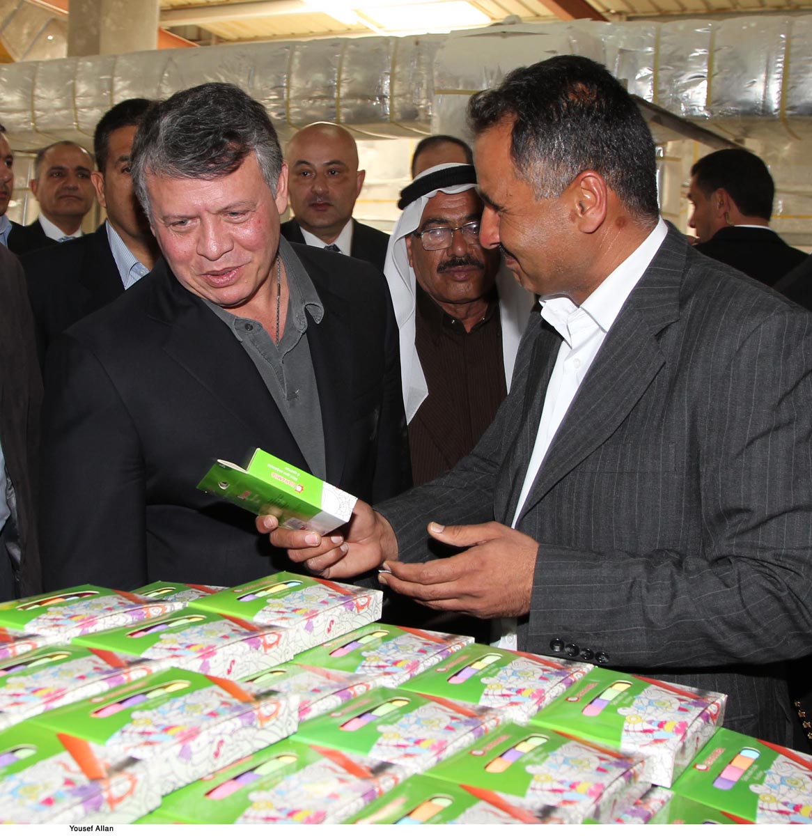 الملك يكرم العاملين في مصنع ريادي في الكرك (موسع)