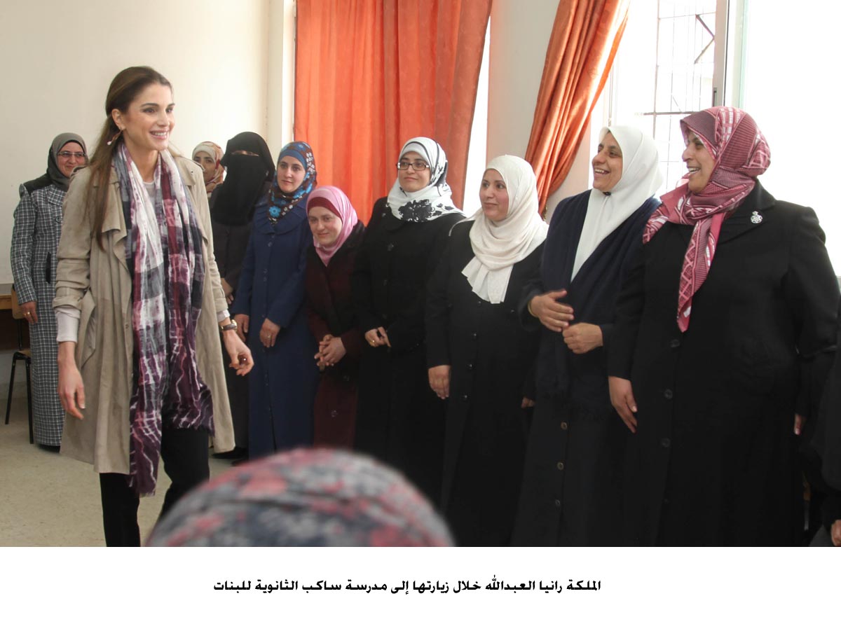 الملكة تزور جمعية الصفصاف في قرية ساكب وتطلع على الخدمات التي تقدمها