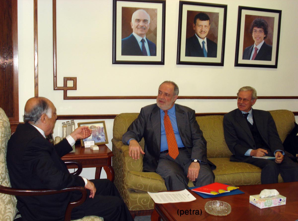 وزير الصناعة يبحث تعزيز التعاون الاقتصادي مع اسبانيا