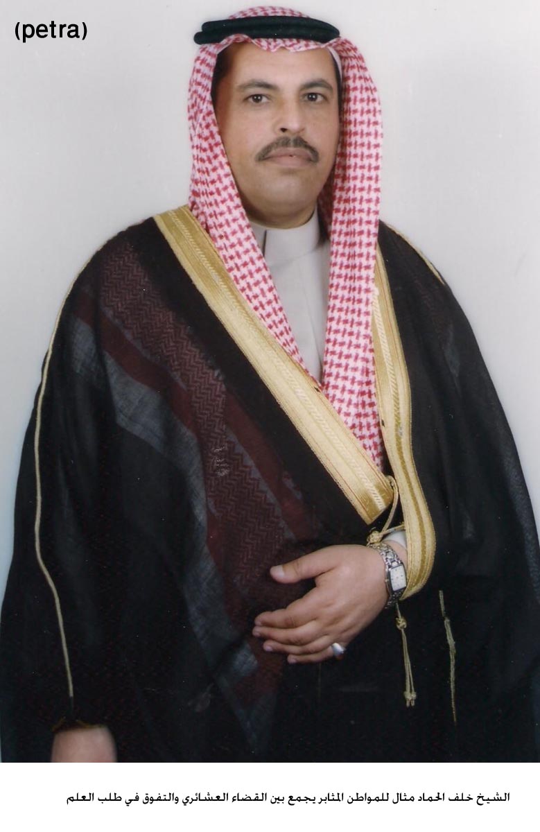 الشيخ خلف الحماد مثال للمواطن المثابر يجمع بين القضاء العشائري والتفوق في طلب العلم