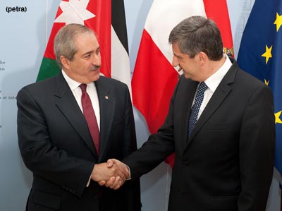 وزير الخارجية يجري مباحثات مع نظيره النمساوي ويعقدان مؤتمرا صحافيا