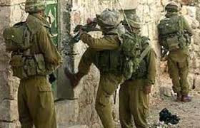 الاحتلال يقتحم قرية النبي صالح في رام الله ويلتقط صورا لسكانها