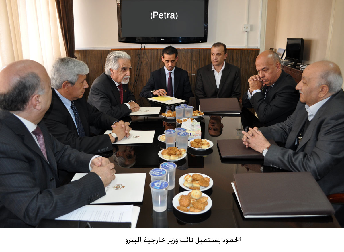 الحمود يستقبل نائب وزير خارجية البيرو (مصور)