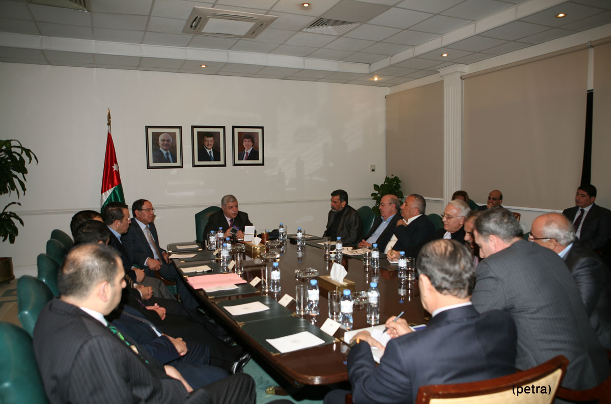 رئيس الوزراء يلتقي ممثلي الاحزاب والتيارات اليسارية والقومية