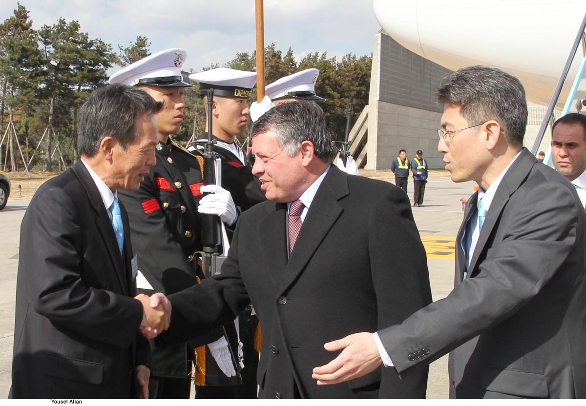 الملك يصل سيؤول للمشاركة في قمة الأمن النووي