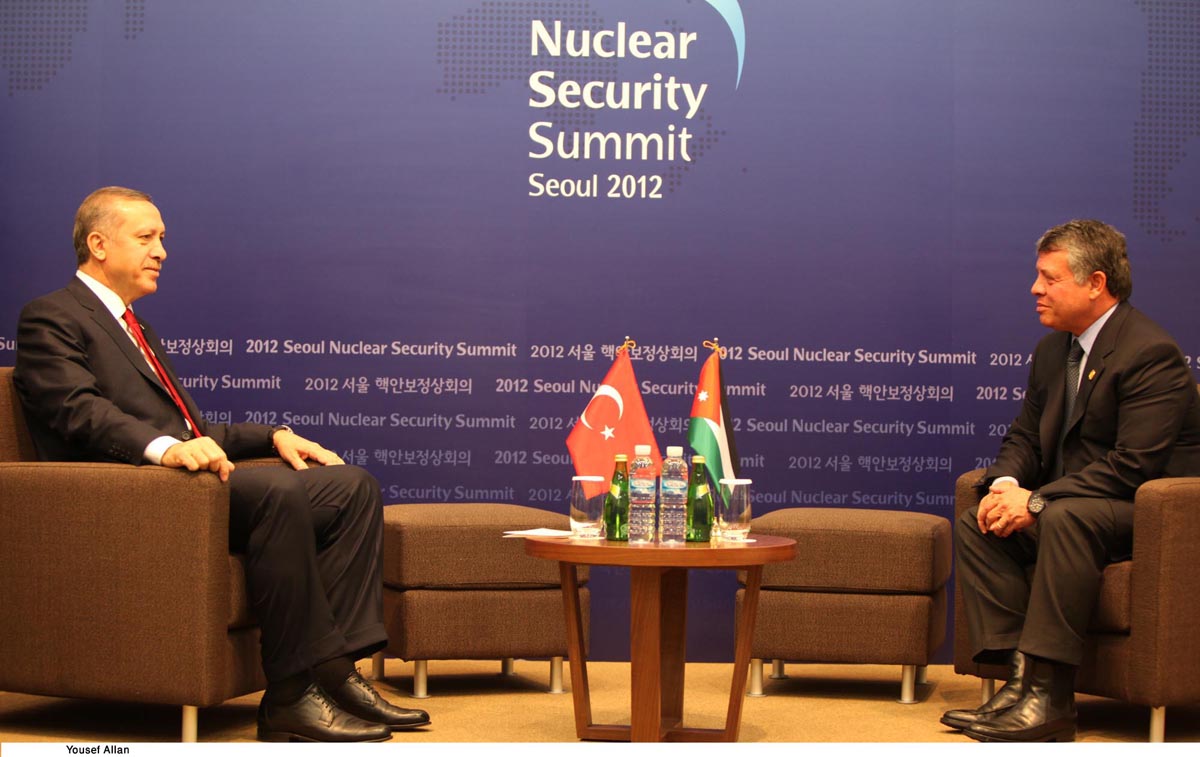 الملك يلتقي أردوغان ويؤكد أهمية تكثيف التنسيق والتشاور بين الاردن وتركيا