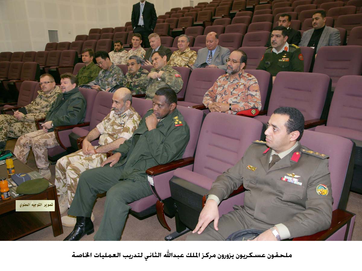 ملحقون عسكريون يزورون مركز الملك عبدالله الثاني لتدريب العمليات الخاصة