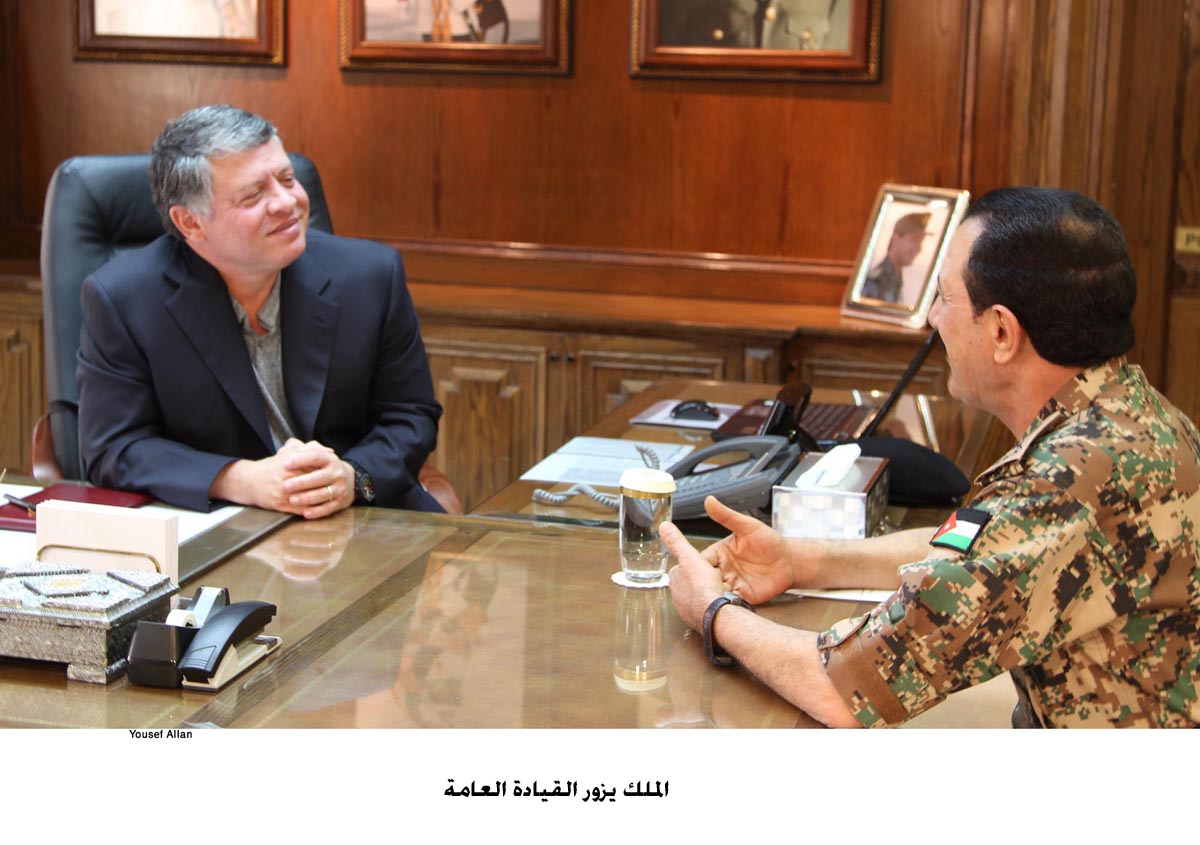 الملك يزور القيادة العامة