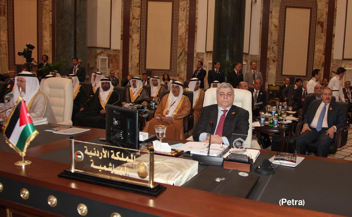 مندوبا عن الملك الخصاونة يشارك في القمة العربية ببغداد