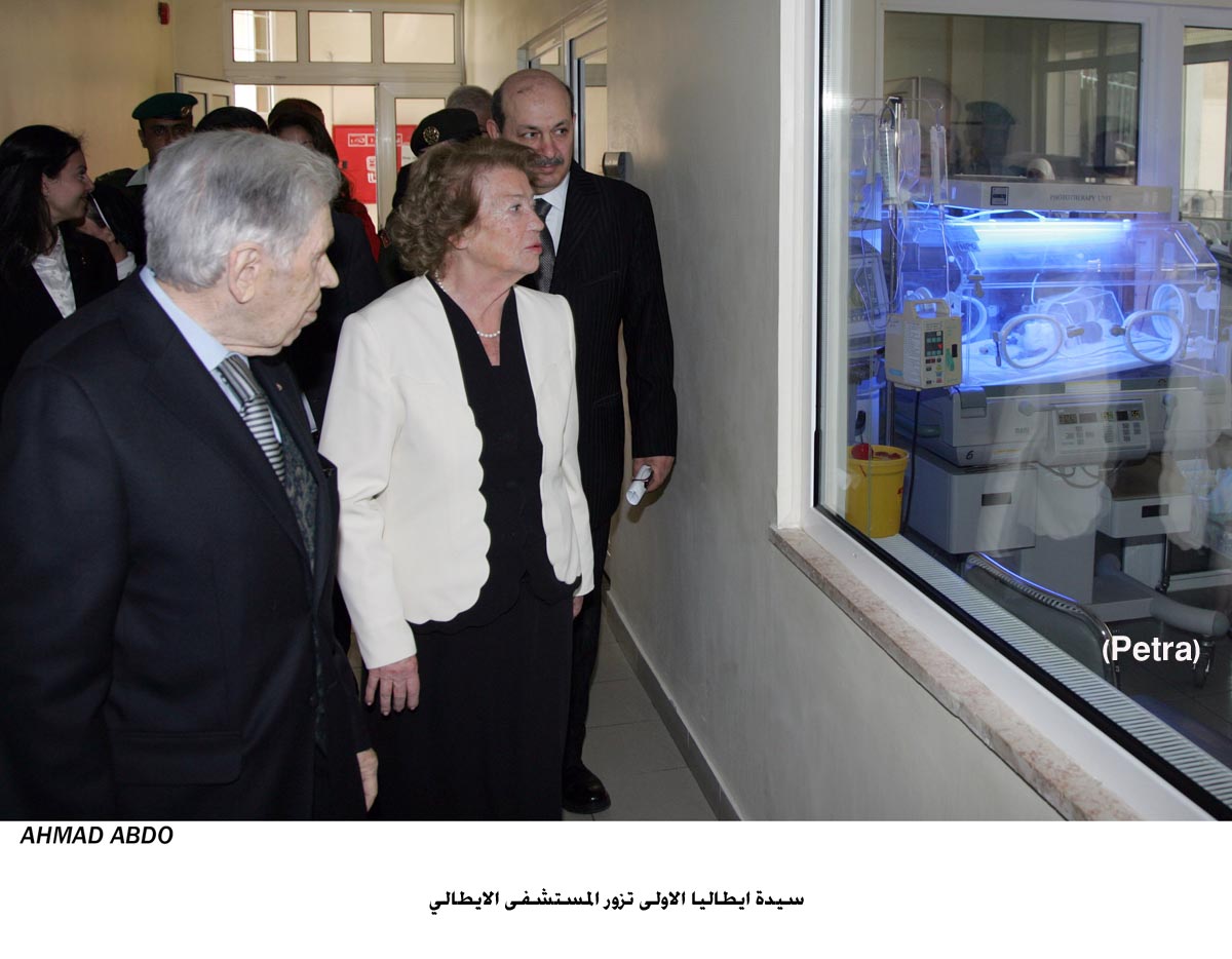 سيدة ايطاليا الاولى تزور المستشفى الايطالي