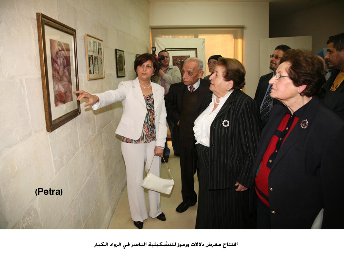 افتتاح معرض دلالات ورموز للتشكيلية الناصر في الرواد الكبار