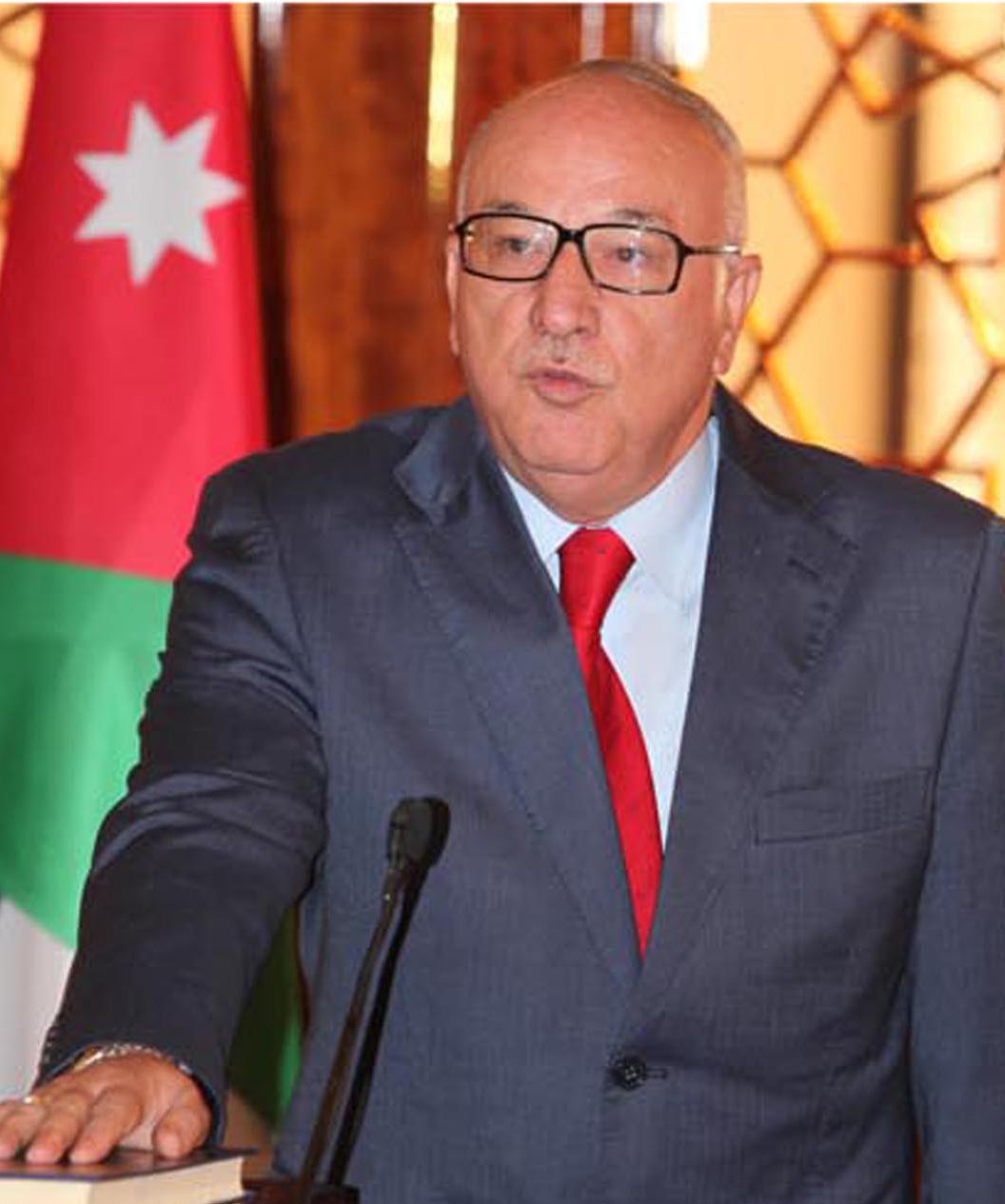 الكسبي: إستبدال المطبات العشوائية على الطرق بأخرى نموذجية