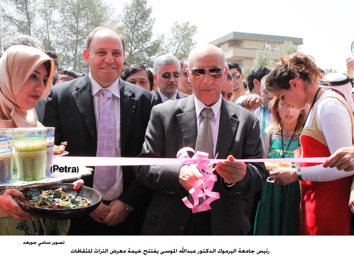 اقامة خيمة معرض التراث للثقافات