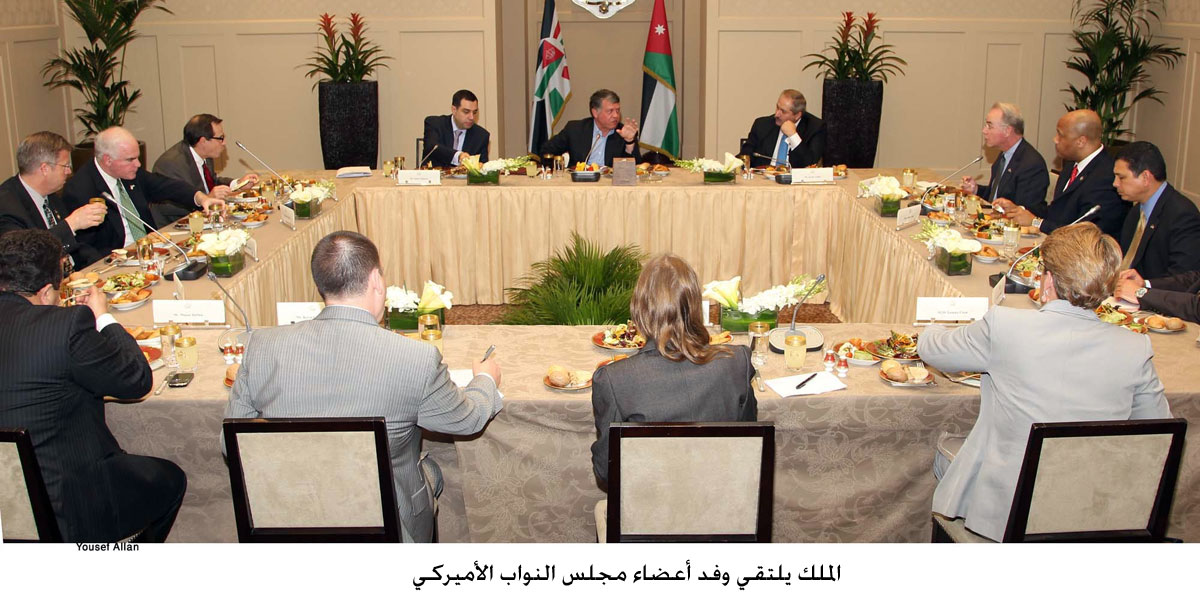 الملك يلتقي وفد أعضاء مجلس النواب الأميركي