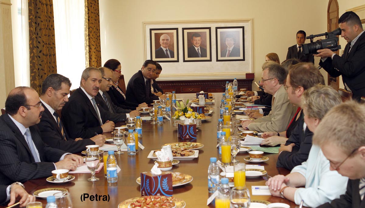 Foreign Minister meets British lawmakers