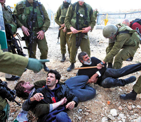 الاحتلال يقتحم كفر قدوم بقلقيلية ويعتقل 3 فلسطينيين