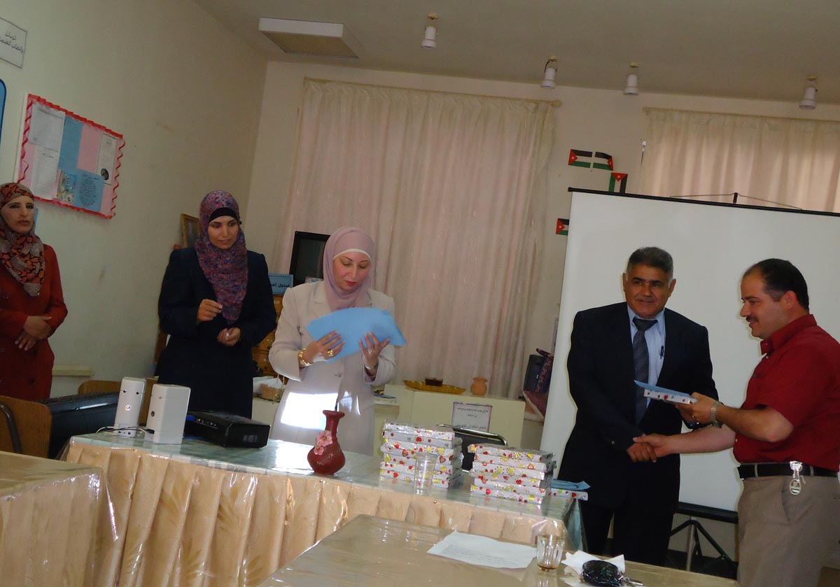 ارويم الثانوية في الطفيلة تحتفل بعيد العمال