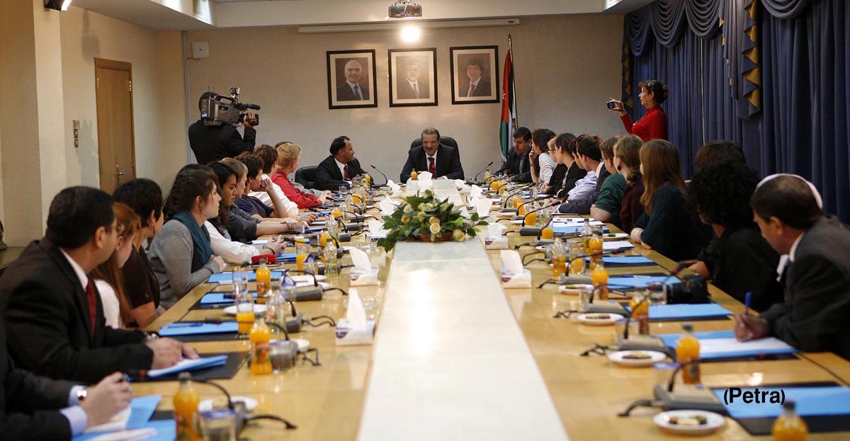 الدغمي يستعرض مسيرة البرلمان لوفد طلابي جامعي اميركي