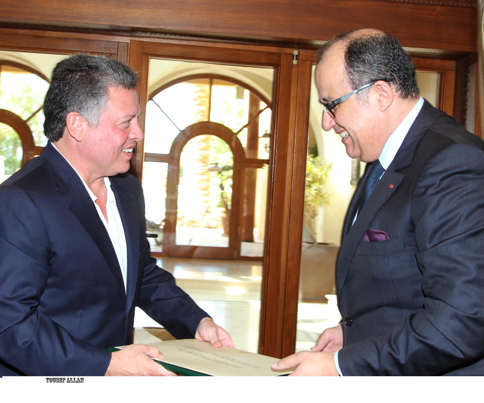 الملك يتسلم رسالة من ملك المغرب