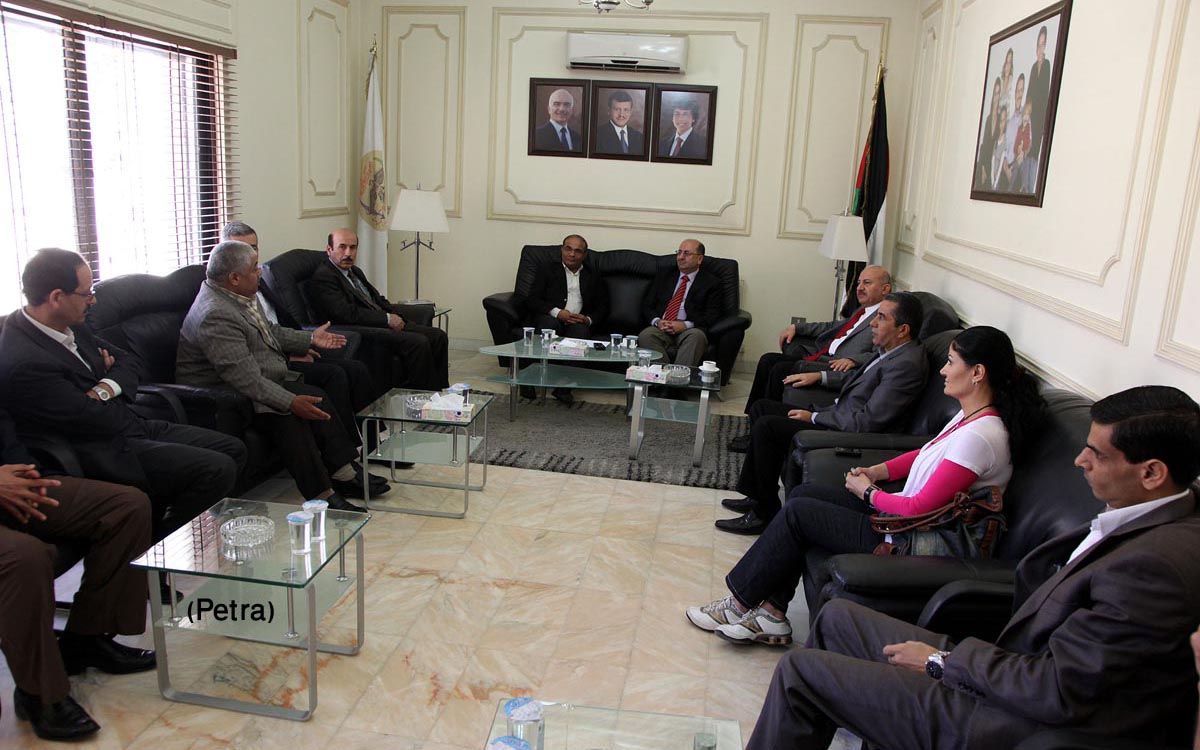 No need for new media strategy __ Minister