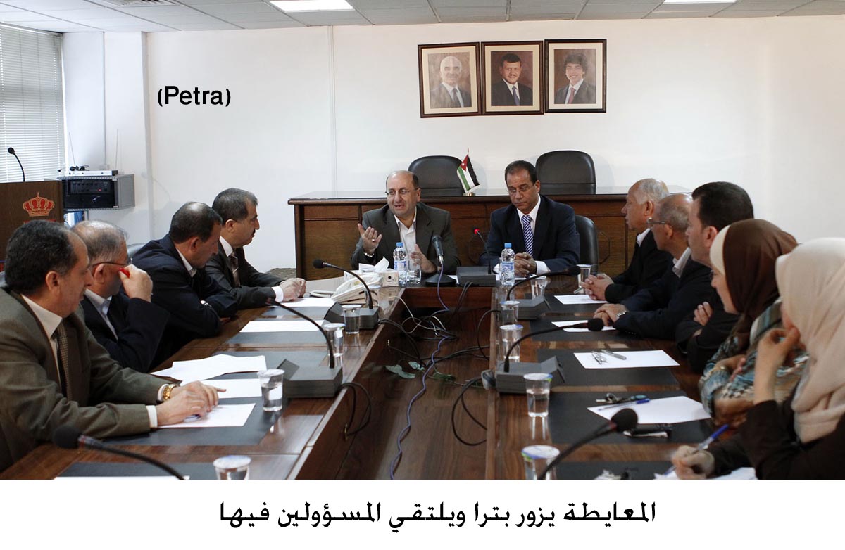 المعايطة يزور بترا ويلتقي المسؤولين فيها