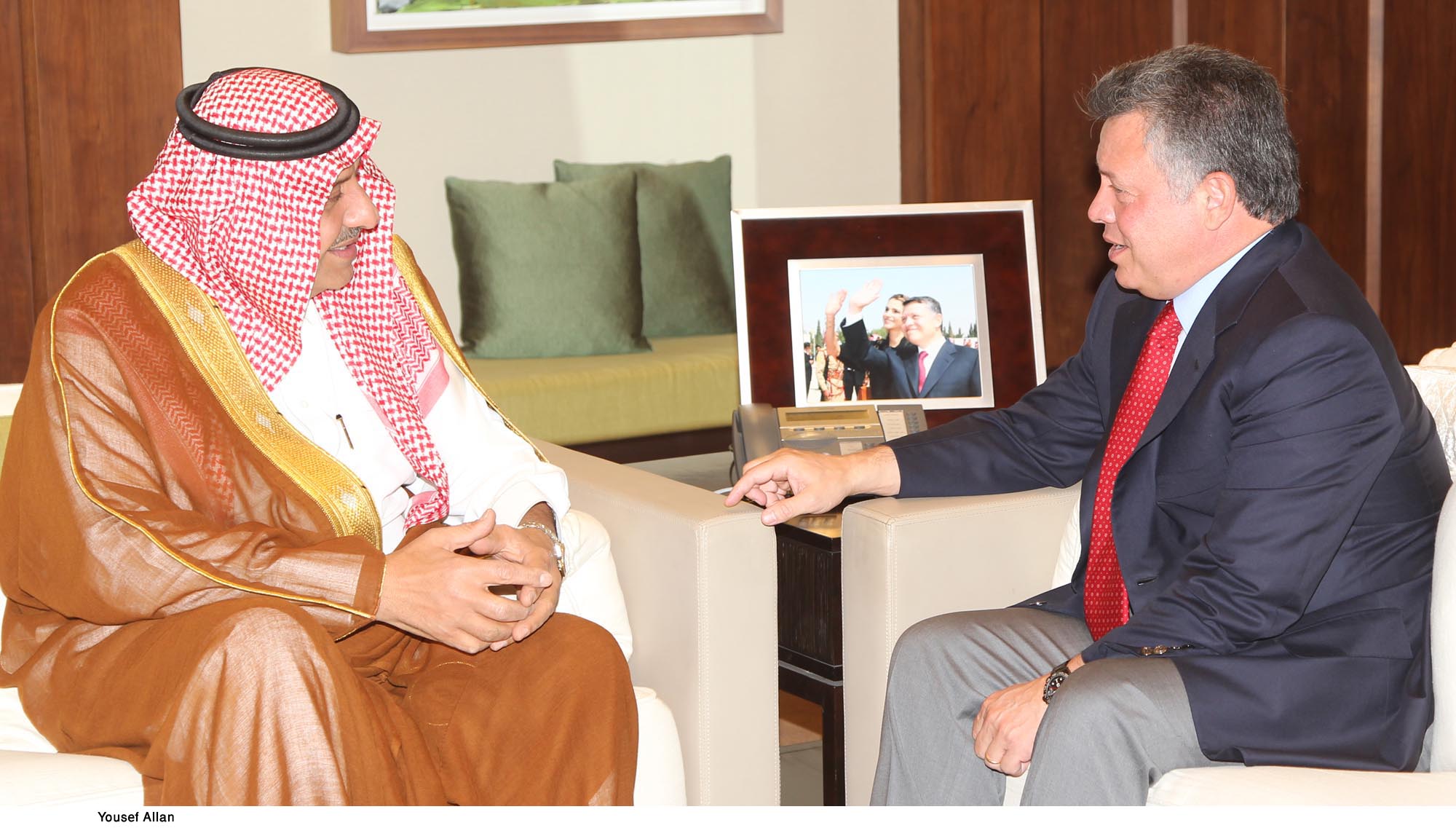 الملك يستقبل نائب وزير الدفاع السعودي الأمير خالد بن سلطان