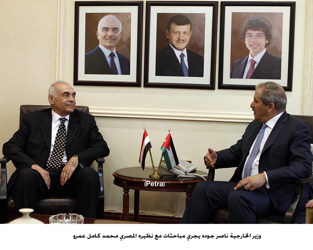 وزير الخارجية يجري مباحثات مع نظيره المصري