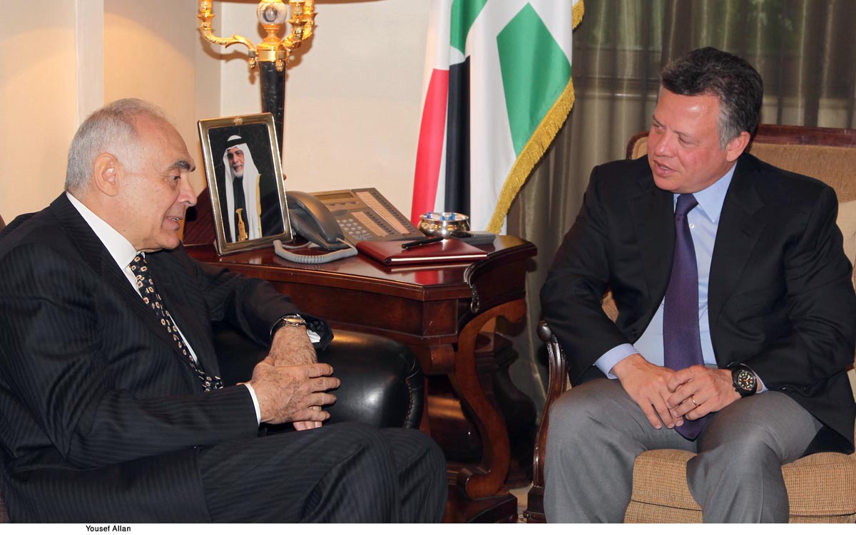 King, Egyptian FM discuss bilateral ties, regional developments