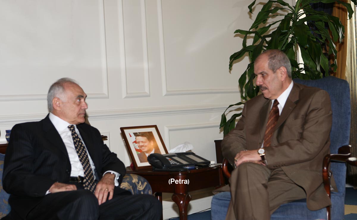 PM, Egyptian FM discuss closer bilateral ties