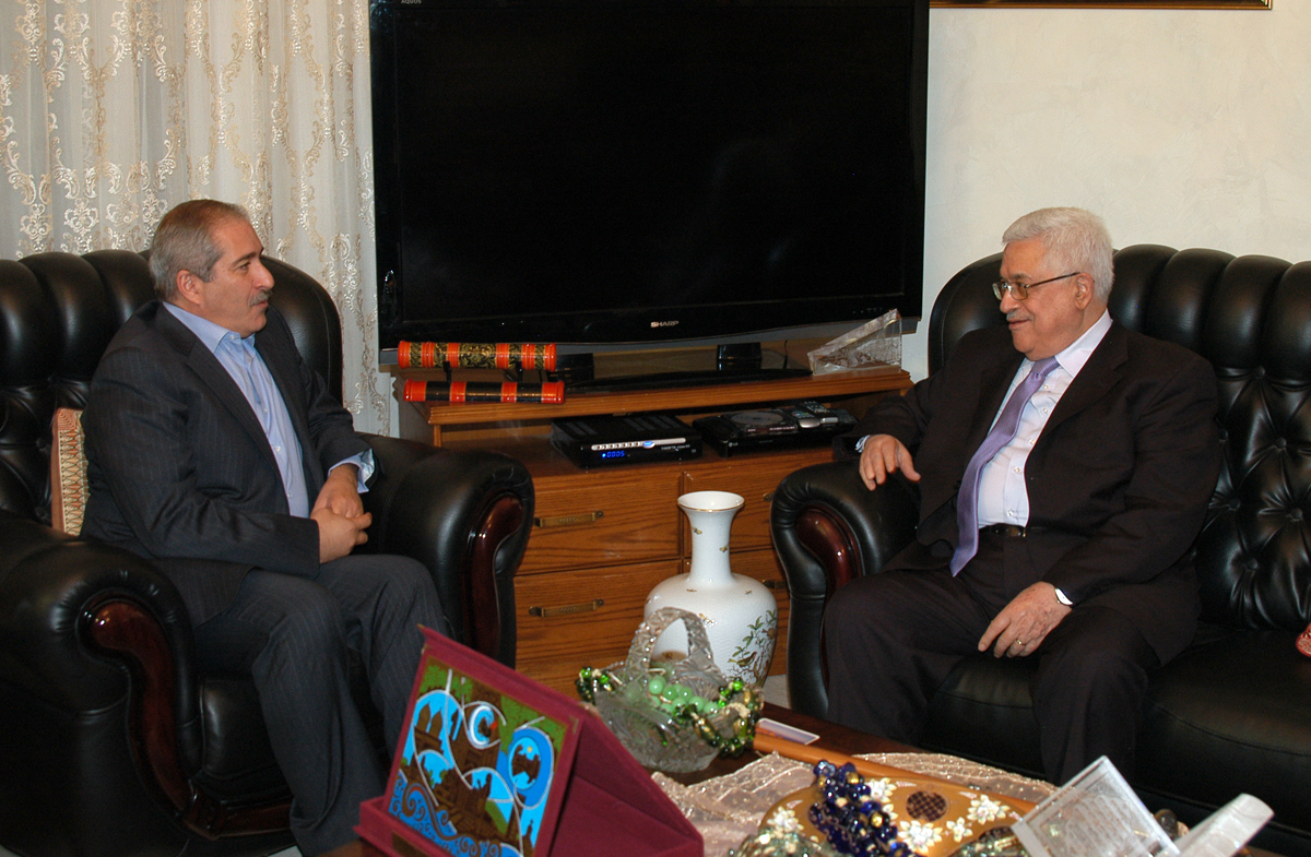 FM, Palestinian president discuss Mideast peace