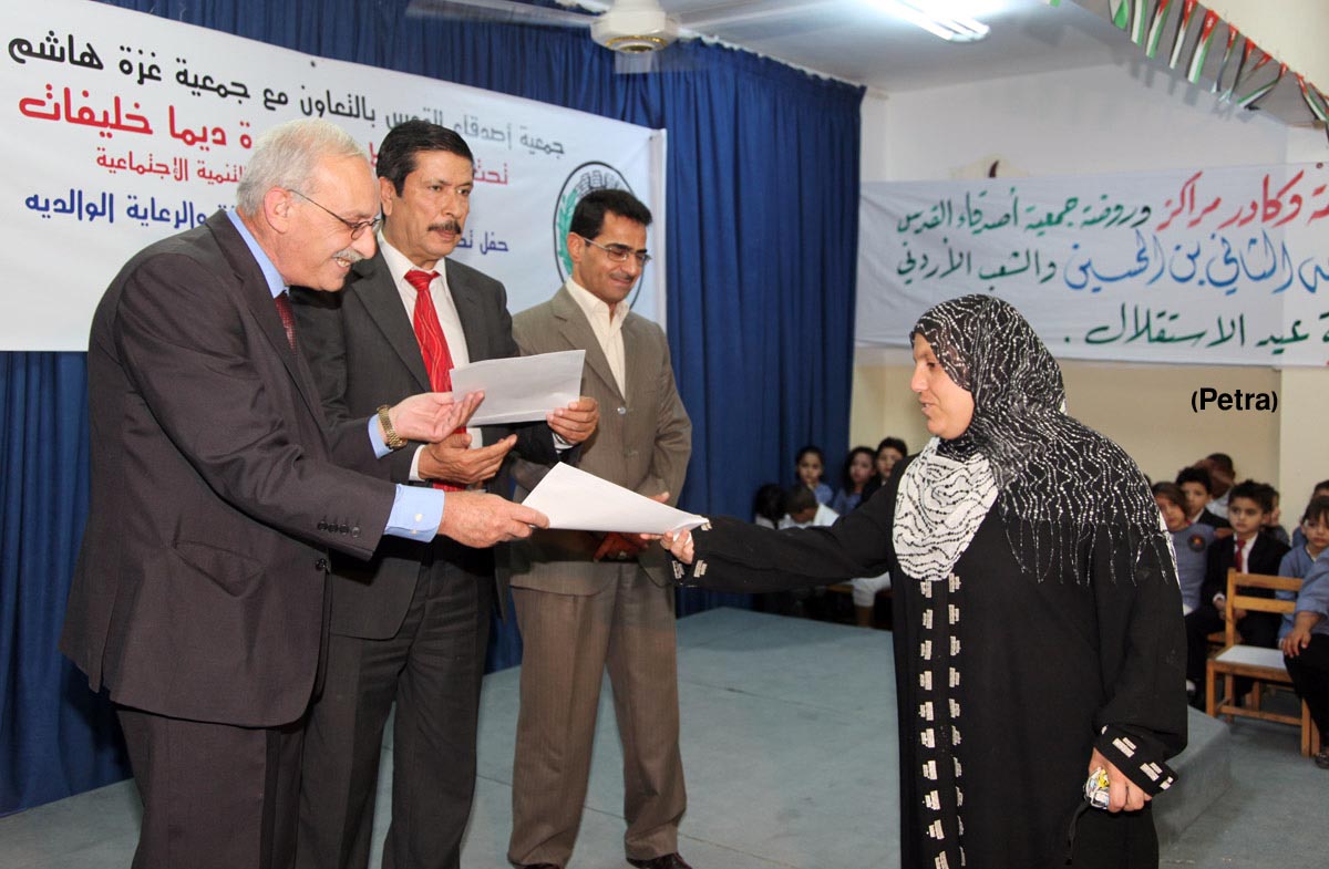 اصدقاء القدس الخيرية تحتفي بتخريج عدد من الدورات