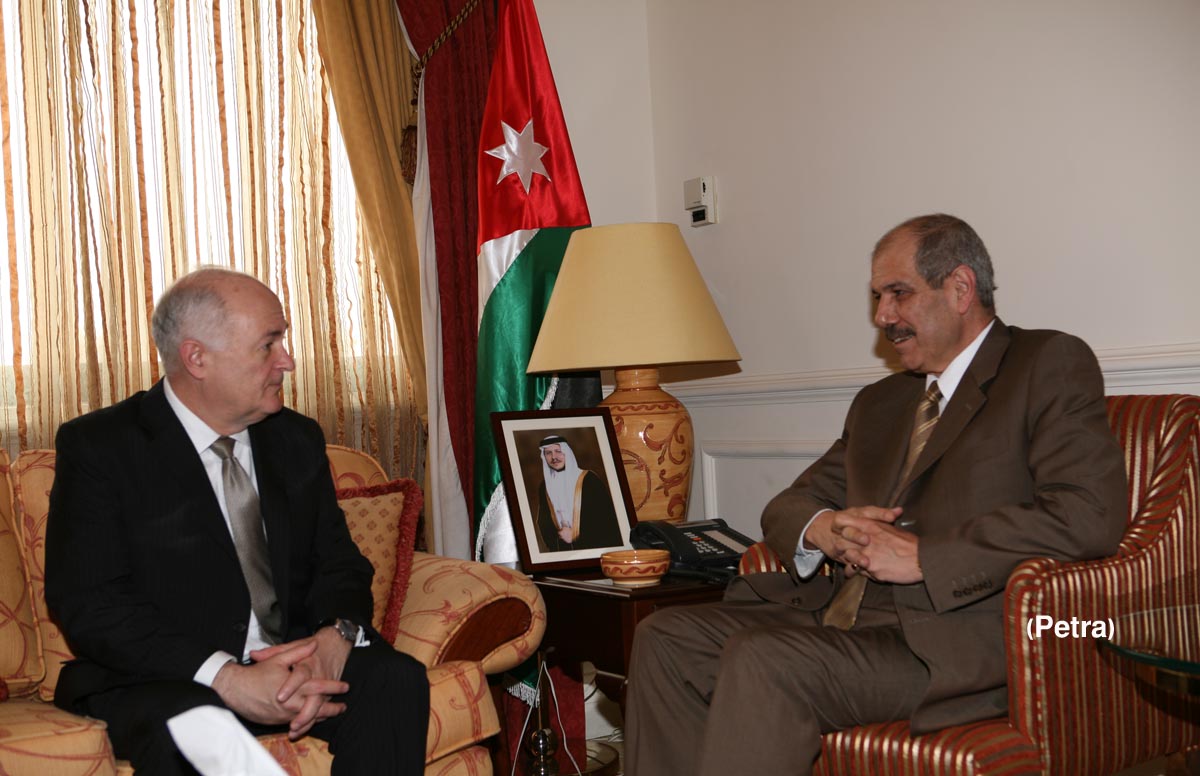 PM meets president of George Washington University