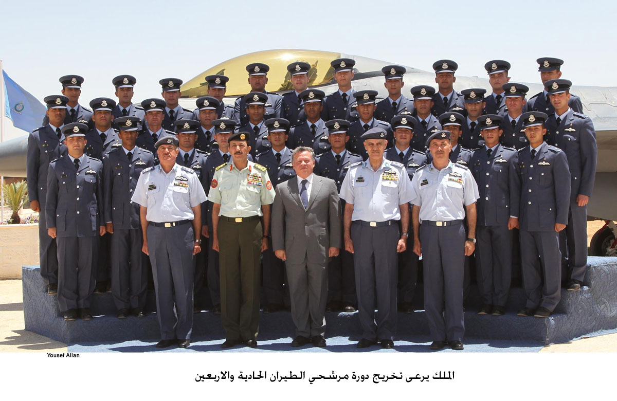 الملك يرعى تخريج دورة مرشحي الطيران الحادية والاربعين
