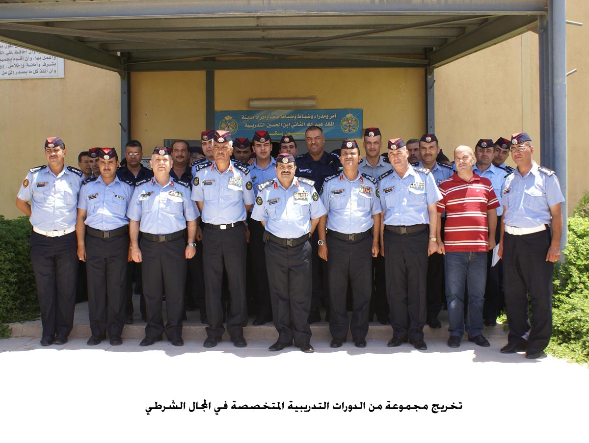 تخريج مجموعة من الدورات التدريبية المتخصصة في المجال الشرطي