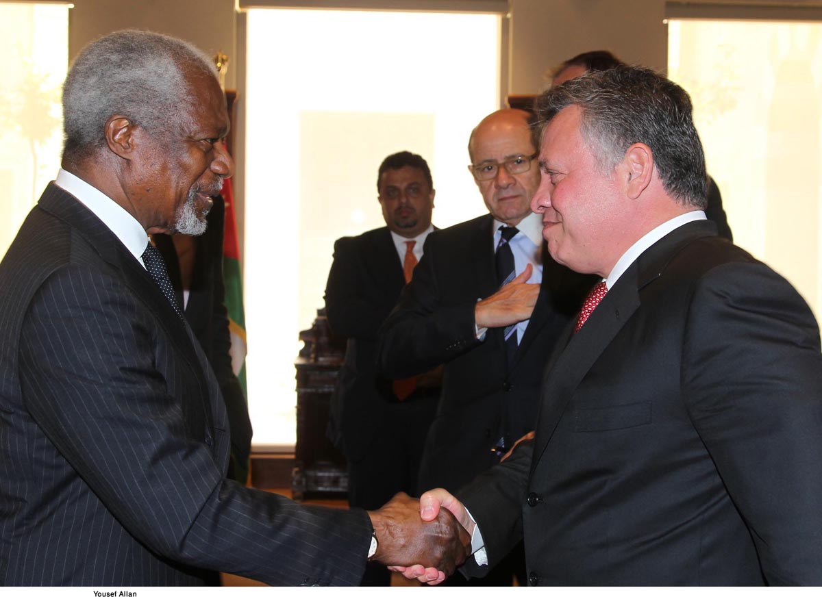 الملك يستقبل مبعوث الأمم المتحدة والجامعة العربية إلى سورية