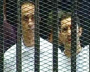 عاجل :الحكم ببراءة علاء وجمال مبارك لمضي المدة