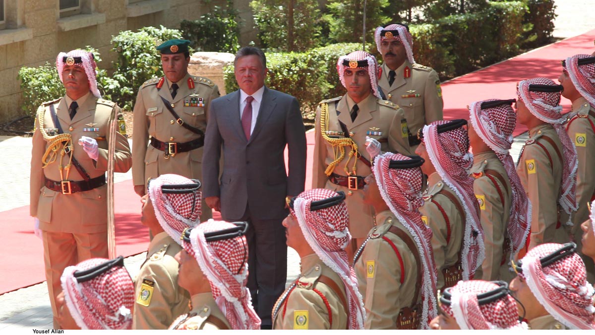 الملك يتقبل اوراق اعتماد عدد من السفراء