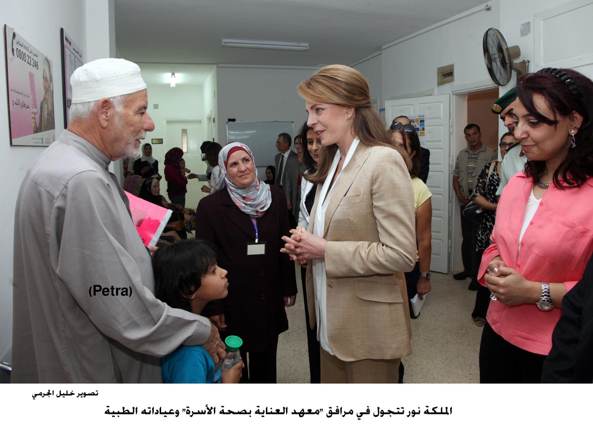 الملكة نور تفتتح مركزا صحيا شاملا في الهاشمي الشمالي وتطلق عيادة عيون متنقلة