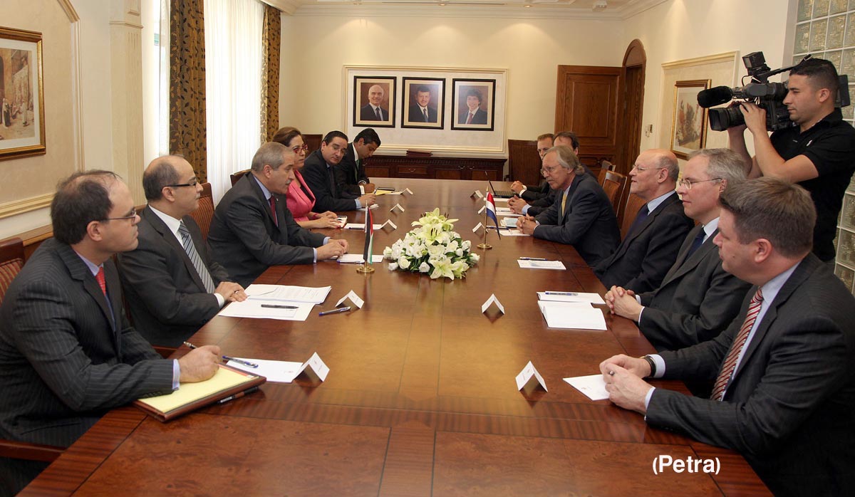 FM, Dutch counterpart discuss ties, Mideast