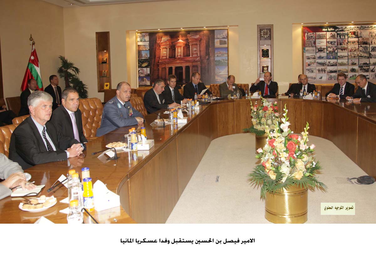 الامير فيصل بن الحسين يستقبل وفدا عسكريا المانيا