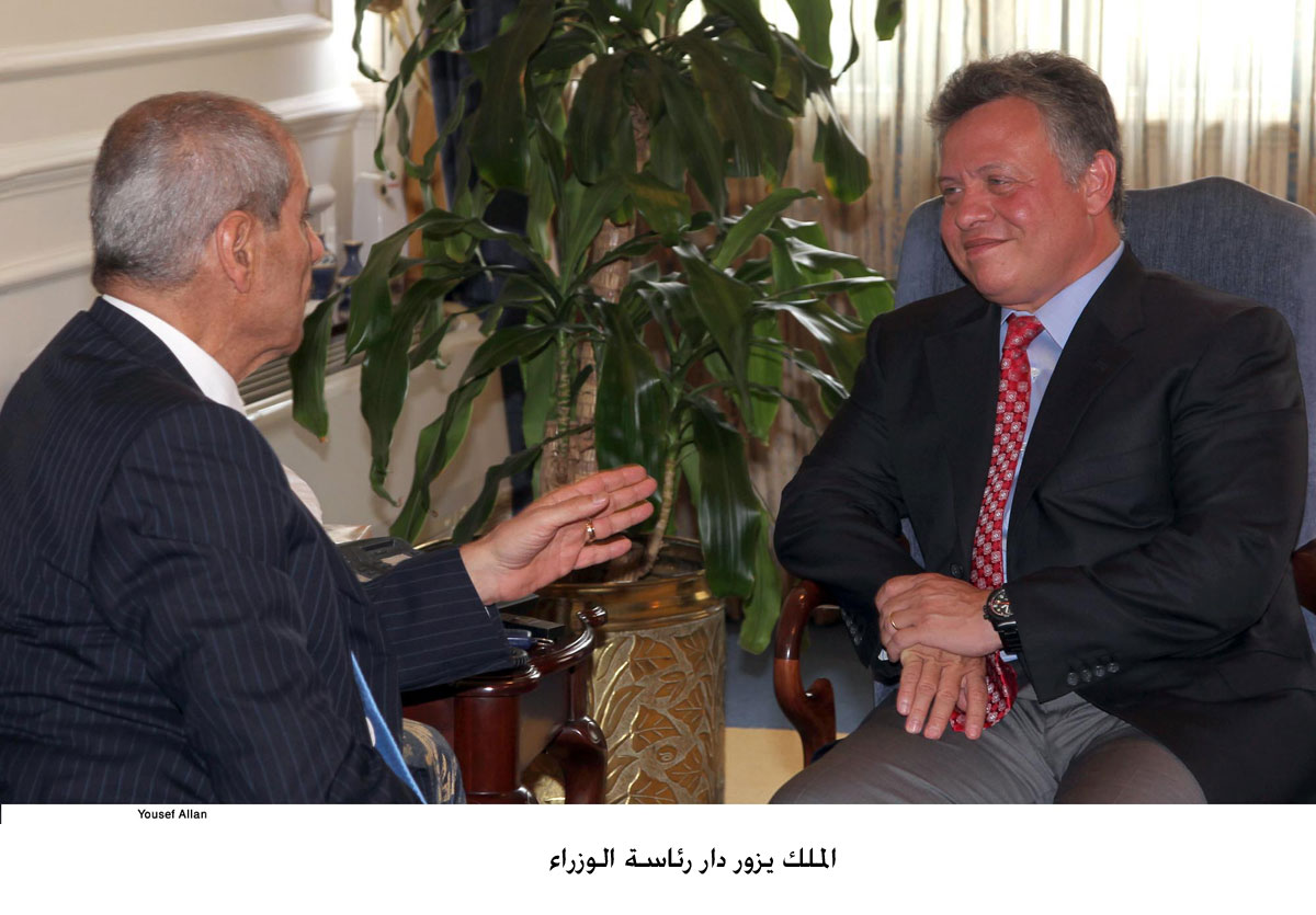 الملك يزور دار رئاسة الوزراء