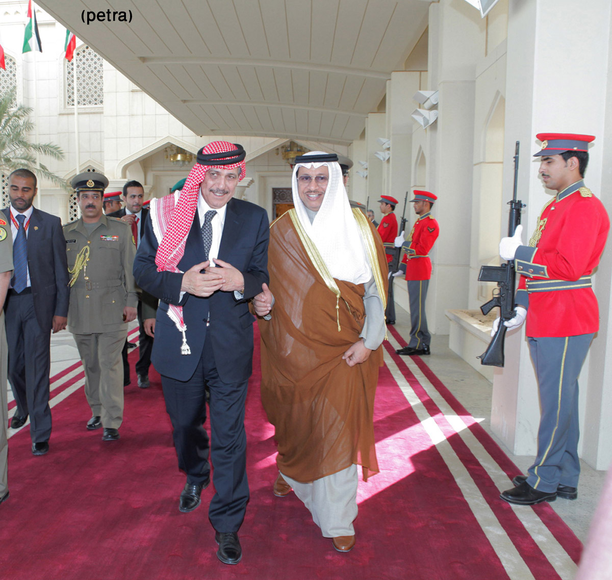 رئيس الوزراء يعود الى عمان