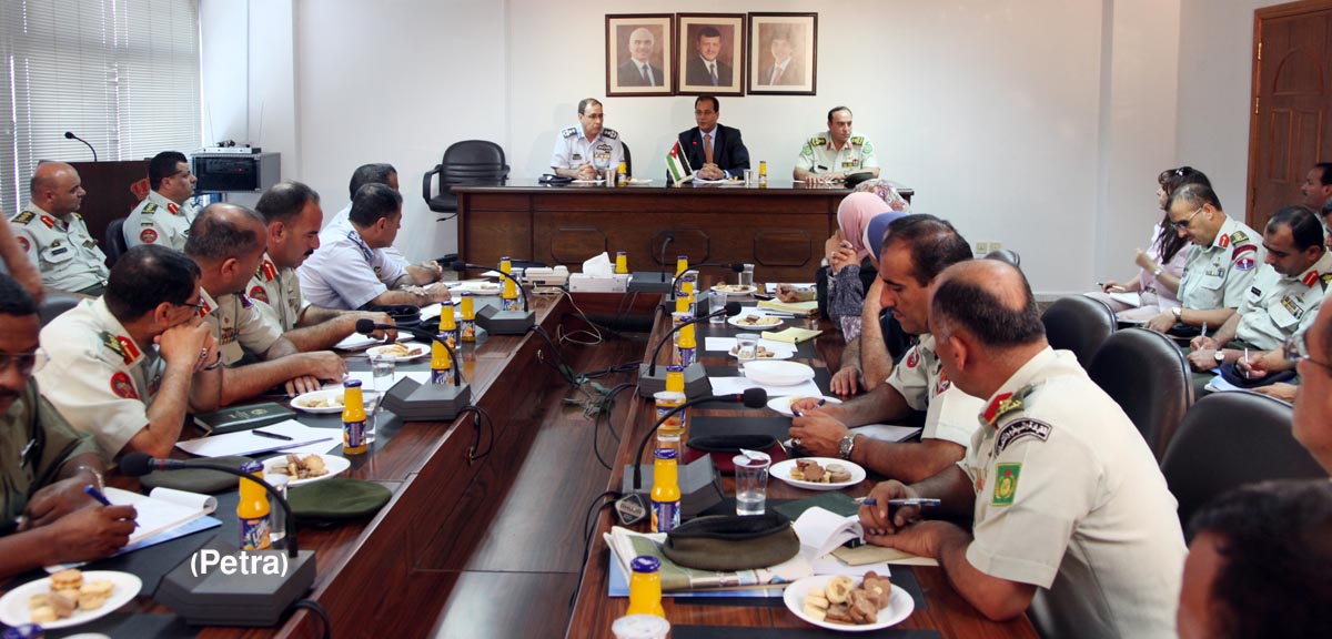 الدارسون بكلية الدفاع الوطني يطلعون على طبيعة عمل (بترا)