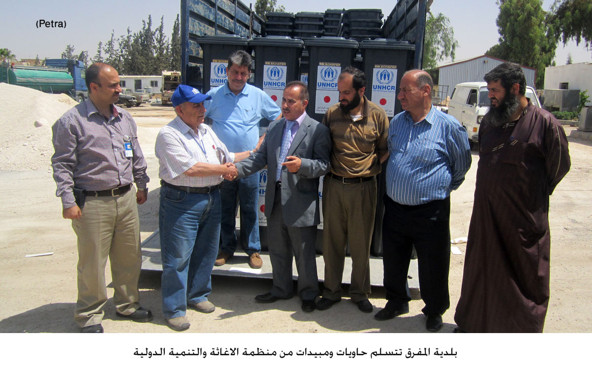 بلدية المفرق تتسلم حاويات ومبيدات من منظمة الاغاثة والتنمية الدولية